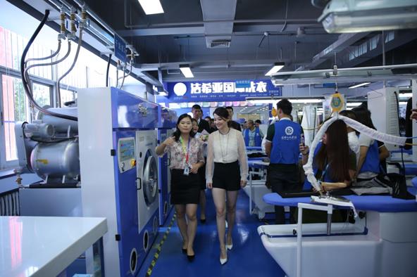 洗衣店加盟多少錢?潔希亞軟硬結合