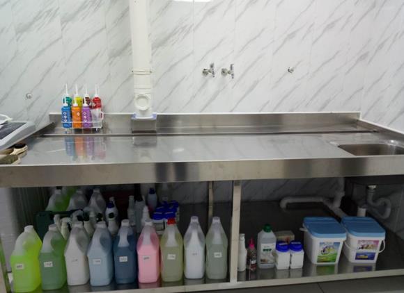 在學校投資干洗連鎖店 群體龐大客源不斷