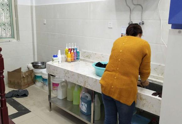 把干洗加盟品牌店開(kāi)在學(xué)校附近怎么樣