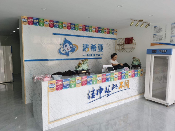 干洗店設(shè)備在哪里買 潔希亞設(shè)備有高標準工藝
